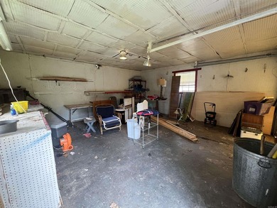 Move right into this beautifully updated 3 bedroom, 2.5 bathroom - photo 9