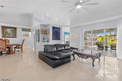 Beautiful Gulf-access, turnkey home offers 3 bedrooms, a den, 2 - photo 2