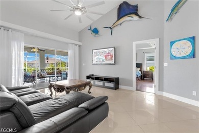 Beautiful Gulf-access, turnkey home offers 3 bedrooms, a den, 2 - photo 3