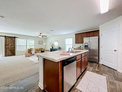 Welcome to 2047 April Oaks Dr, Jacksonville! Discover comfort - photo 4