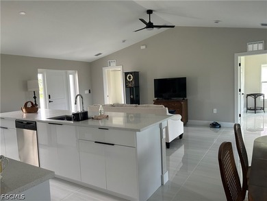 Amazing Value 2026 Home with Stunning Views! Experience - photo 10