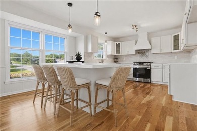 NEW WINDOWS ARE ON ORDER!! Luxury waterfront living in Lakewood - photo 3