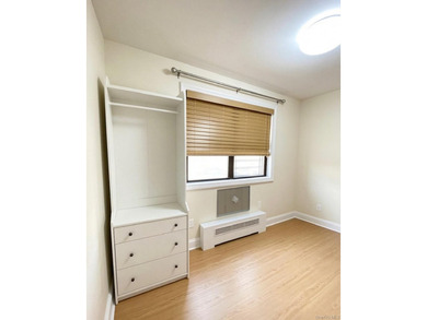 NO INTERVIEW - Garden-Style 1-Bedroom Co-op in South Flushing - photo 8