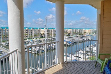 Enjoy coastal resort-style living in this top-floor corner 4-bed - photo 1