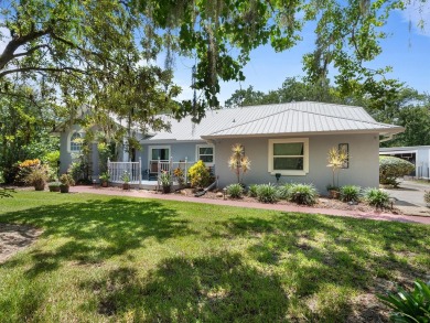 (private lake, pond, creek) Home For Sale in Chuluota Florida