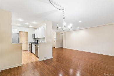 Rarely available, The Carlyle at Great Neck Plaza. A Premier - photo 11