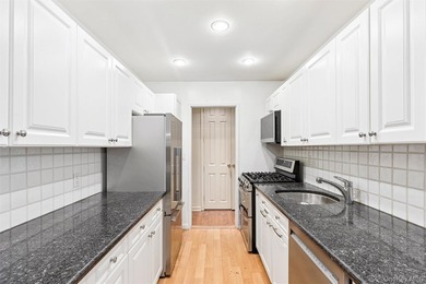Rarely available, The Carlyle at Great Neck Plaza. A Premier - photo 12