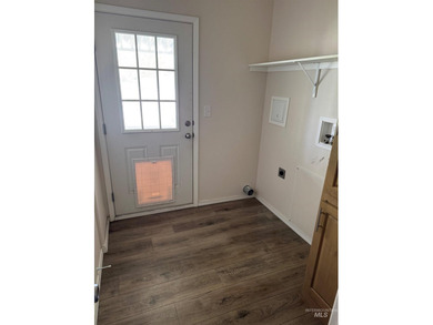 Welcome to this beautiful move-in ready 2023 manufactured home - photo 13