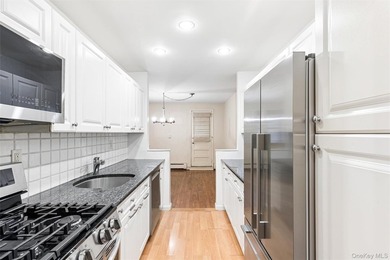 Rarely available, The Carlyle at Great Neck Plaza. A Premier - photo 13