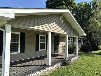 Welcome home to this well-maintained three-bedroom, two-bath - photo 4
