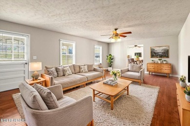 Welcome home to this well-maintained three-bedroom, two-bath - photo 7