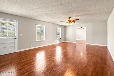 Welcome home to this well-maintained three-bedroom, two-bath - photo 8