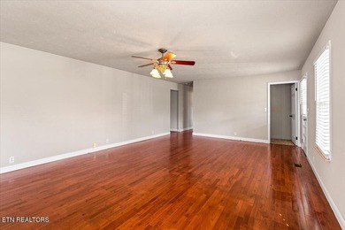 Welcome home to this well-maintained three-bedroom, two-bath - photo 10