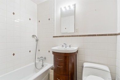 Rarely available, The Carlyle at Great Neck Plaza. A Premier - photo 20