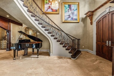 Inspired by the iconic Neiman Marcus Holiday House, this - photo 3