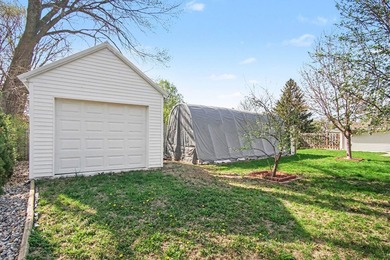 Outstanding, move-in-ready property just a short walk from - photo 27