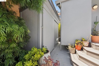 Tucked into the heart of Temescal, this delightful two-bedroom - photo 31