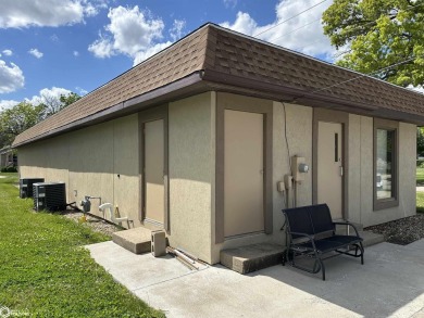 Nice commercial building offering nearly 2000 sq ft on one level