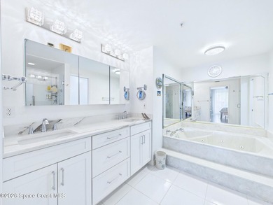 GORGEOUS UPGRADED 3 BEDROOMS/ 2.5 BATHROOMS CORNER PENTHOUSE!! - photo 25