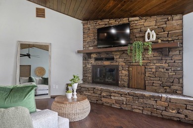 Lake front home with boat slip available! On beautiful Table - photo 8