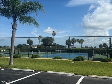 CAPE ROYAL a gated golf course community. located in desirable - photo 2