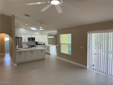 CAPE ROYAL a gated golf course community. located in desirable - photo 5