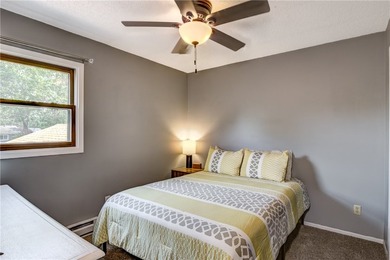 Inviting and stylish condo offers conveniences and worry-free - photo 11