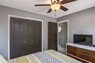 Inviting and stylish condo offers conveniences and worry-free - photo 12