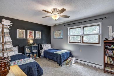 Inviting and stylish condo offers conveniences and worry-free - photo 13