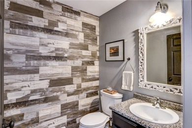 Inviting and stylish condo offers conveniences and worry-free - photo 16