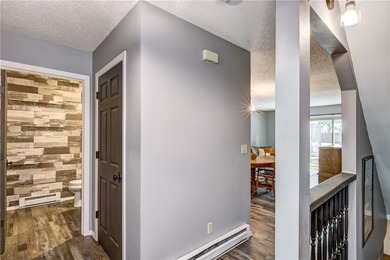 Inviting and stylish condo offers conveniences and worry-free - photo 20