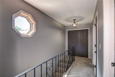 Inviting and stylish condo offers conveniences and worry-free - photo 21