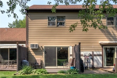 Inviting and stylish condo offers conveniences and worry-free - photo 23