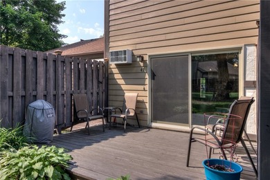 Inviting and stylish condo offers conveniences and worry-free - photo 25