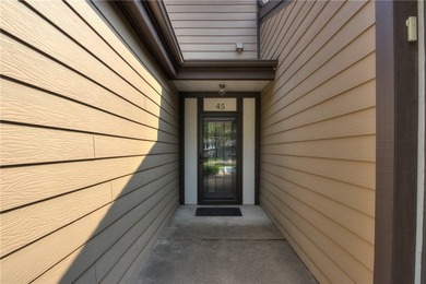 Inviting and stylish condo offers conveniences and worry-free - photo 28