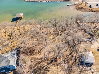 Escape to nature with this beautiful 1.45 acre lakeside property - photo 29