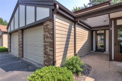 Inviting and stylish condo offers conveniences and worry-free - photo 30