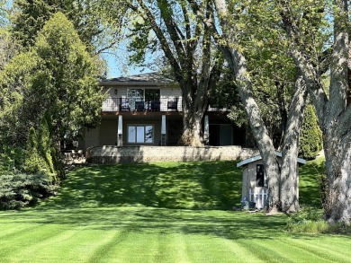 Lake Home Sale Pending in Lake Holiday, Illinois