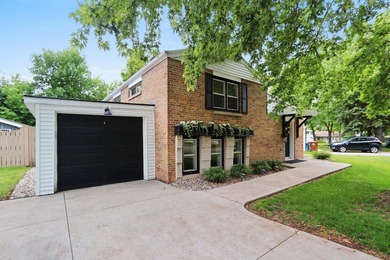 This completely updated 2 Bedroom has so much to offer! The main - photo 1