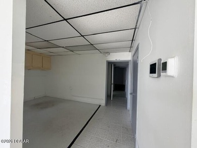 Unlock the potential of this versatile 3,000 sqft warehouse - photo 6