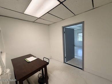 Unlock the potential of this versatile 3,000 sqft warehouse - photo 8