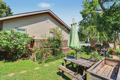 Adorable cottage near the beach with great potential!! Property - photo 12