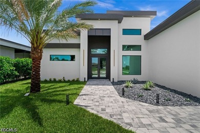 Experience luxury waterfront living in this stunning - photo 3