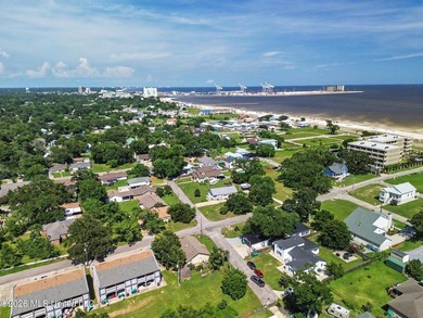 Adorable cottage near the beach with great potential!! Property - photo 15