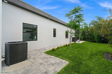 Experience luxury waterfront living in this stunning - photo 7