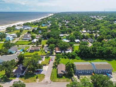 Adorable cottage near the beach with great potential!! Property - photo 17