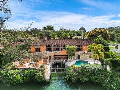 Waterfront Villa on the S. Gables Waterway.Boaters Dream or live - photo 1