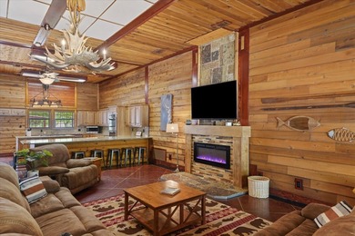 Rustic and Luxury are a wonderfully blended match in this unique - photo 8