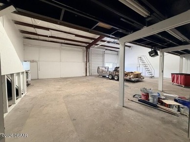 Unlock the potential of this versatile, vacant 3,000 sqft - photo 3