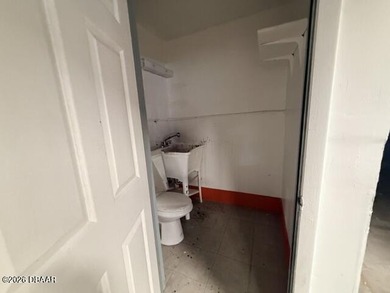 Unlock the potential of this versatile, vacant 3,000 sqft - photo 5